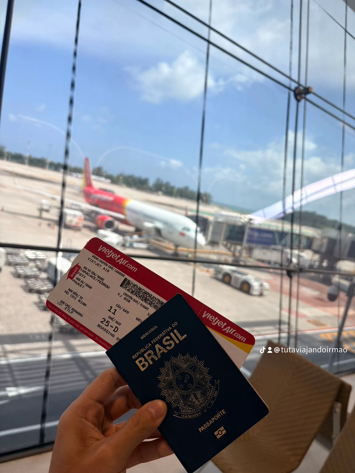 Passaporte brasileiro embarcando